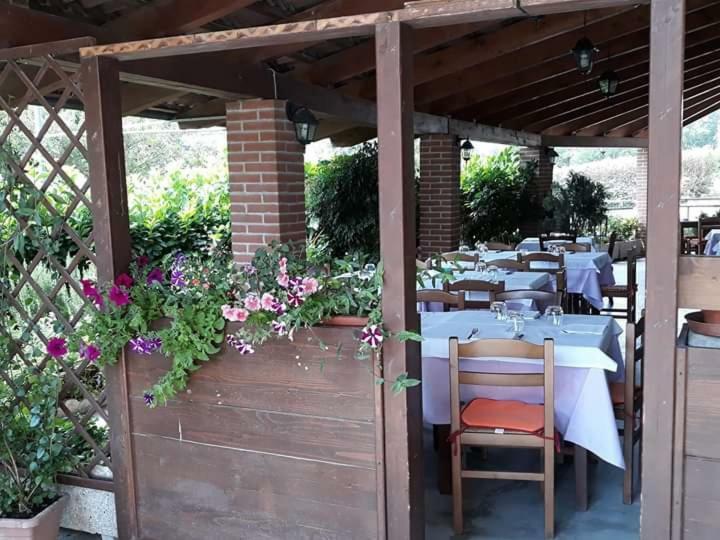 Locanda Della Luna Rossa Calosso Zewnętrze zdjęcie